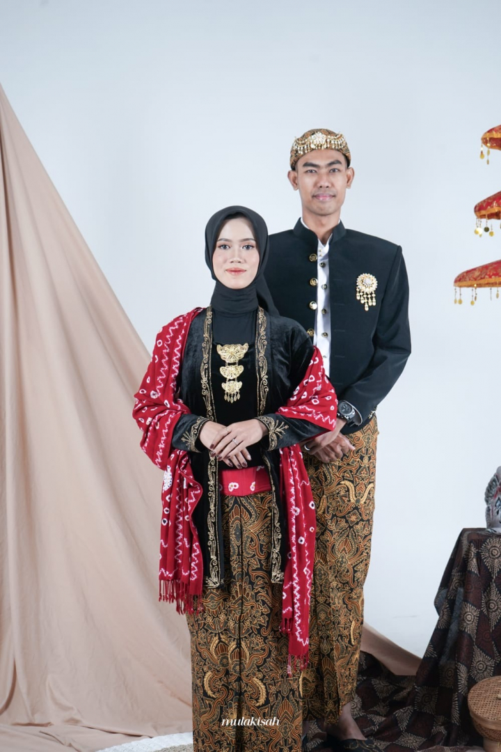 https://susi-anas.webnikah.com/dirmember/00000028/Susi_Anas/photo-270156-317502-l-202412280705.jpg