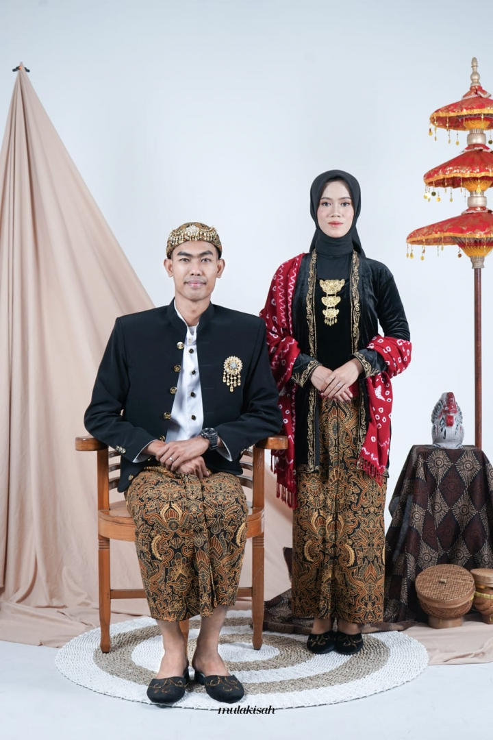 https://susi-anas.webnikah.com/dirmember/00000028/Susi_Anas/photo-270156-317504-l-202412280707.jpg