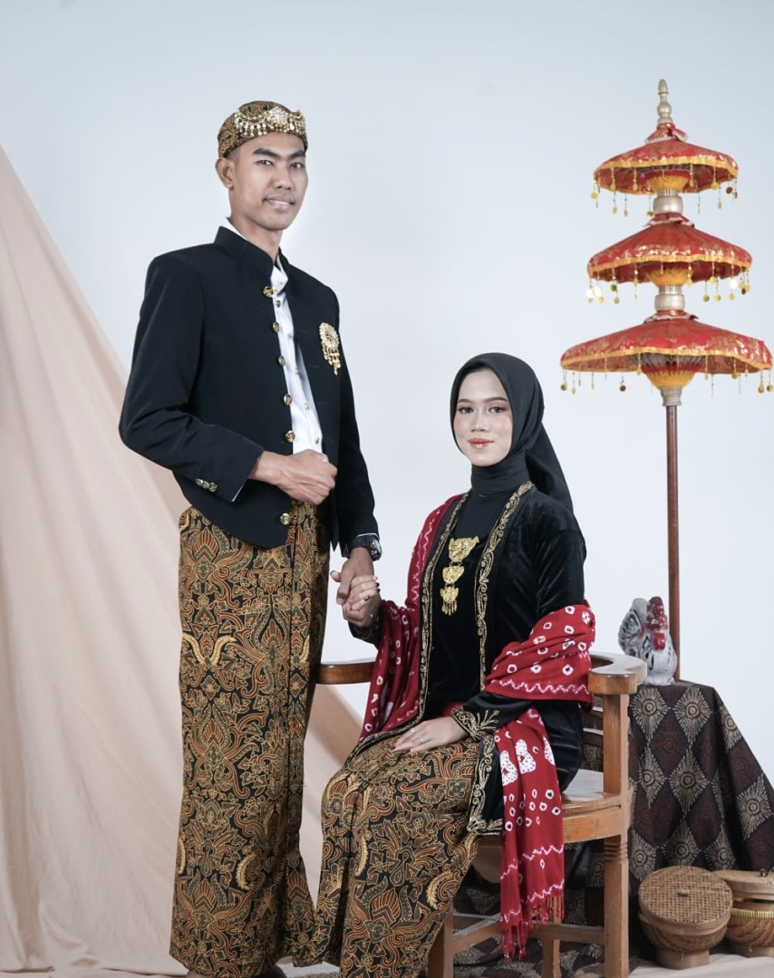 https://susi-anas.webnikah.com/dirmember/00000028/Susi_Anas/photo-270156-317516-l-202412280942.jpg